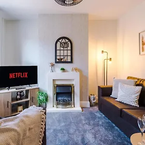 Holiday home Bright Cottage: Centre Retreat For 6, Chester