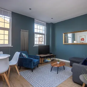 Apartment Modern Within Walls, Parking, Chester